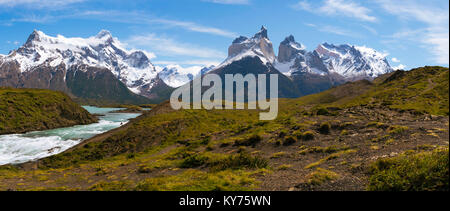 Blick auf majestätische Cuerno Principal und Torres del Paine Nationalpark, Chile. Stockfoto