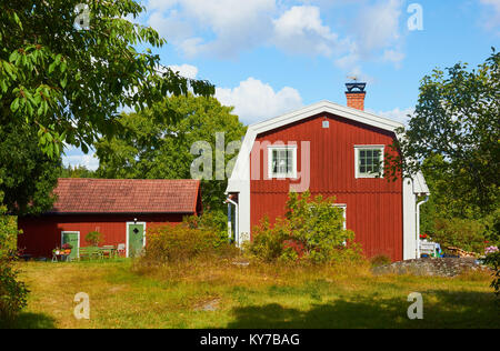 Traditionelle typische Holzhaus in Alleinlage, Ljustero, Stockholm, Schweden, Skandinavien. Stockfoto