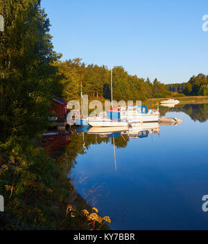 Boote auf dem See in der Morgendämmerung, Ljustero, Stockholm, Schweden, Skandinavien. Stockfoto