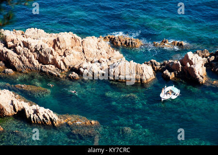 Direkt am Meer in San Feliu de Guixols an der Costa Brava, Girona, Katalonien, Spanien Stockfoto