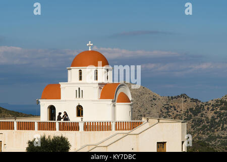 Olympos, Karpathos, Griechenland/8. November 2011: Kirche Agios Panteleimonas, in der Nähe von Olympos, am Morgen des Tages des Heiligen Stockfoto
