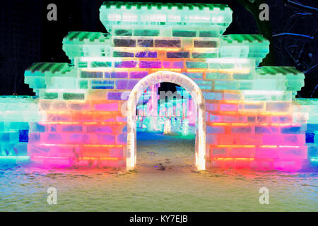 Harbin Ice Festival 2018 Farben nacht Illuminationen und Spaß Stockfoto