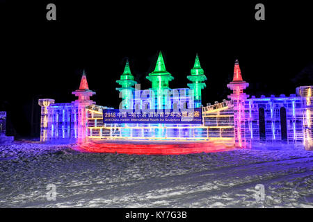 Harbin Ice Festival 2018 Farben nacht Illuminationen und Spaß Stockfoto