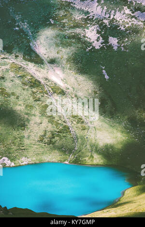 Blue Lake in Kaukasus Landschaft Sommer Reisen serene Luftaufnahme Stockfoto