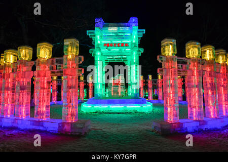 Harbin Ice Festival 2018 Farben nacht Illuminationen und Spaß Stockfoto