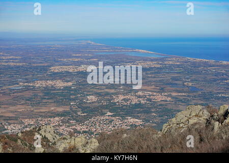 Frankreich die Ebene des Roussillon an der Küste des Mittelmeers, Pyrenees Orientales, Landschaft von den Höhen des Massif des Alberes Stockfoto