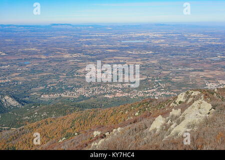 Die Ebene des Roussillon in Südfrankreich, Pyrenees Orientales, Landschaft von den Höhen des Massif des Alberes Stockfoto