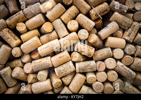 Sammlung von Wein Flasche Korken in verschiedenen Formen und Größen. Stockfoto