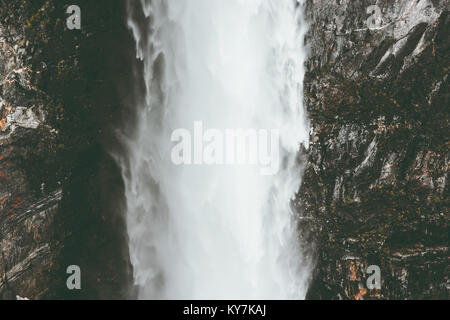 Wasserfall ist der höchste Vettisfossen freier Fall in Norwegen Landschaft der Rocky Mountains Reisen ruhigen malerischen Blick wilde Natur Stockfoto