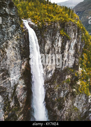 Vettisfossen Wasserfall ist der höchste freier Fall in Norwegen Landschaft der Rocky Mountains Reisen ruhigen malerischen Luftaufnahme wilde Natur Stockfoto