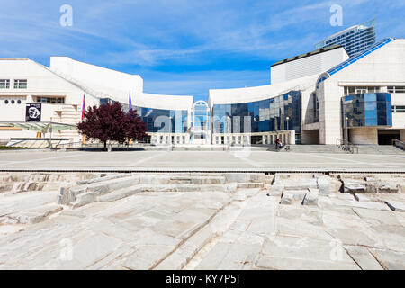 BRATISLAVA, SLOWAKEI - 11. MAI 2017: Neuen Slowakischen Nationaltheater in Bratislava, Slowakei. Slowakischen Nationaltheater ist die älteste Slowakischen profes Stockfoto