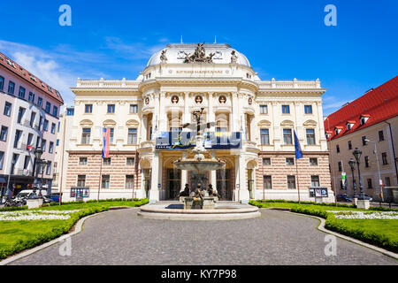 BRATISLAVA, SLOWAKEI - 11. MAI 2017: Historisches Gebäude des Slowakischen Nationaltheaters in Bratislava, Slowakei. Slowakischen Nationaltheater ist die älteste Stockfoto