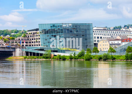 LINZ, ÖSTERREICH - Mai 15, 2017: Das Ars Electronica Center oder AEC ist ein Zentrum für Electronic Arts von Ars Electronica in Linz, Österreich. Stockfoto