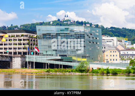 LINZ, ÖSTERREICH - Mai 15, 2017: Das Ars Electronica Center oder AEC ist ein Zentrum für Electronic Arts von Ars Electronica in Linz, Österreich. Stockfoto