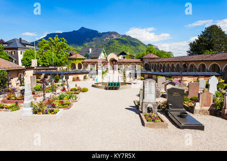 ST. GILGEN, Österreich - Mai 17, 2017: Friedhof an der Pfarrkirche St. Aegydius Agydius und (Pfarrkirche Sankt Gilgen Friedhof) in St. Gilgen, Salzkammer Stockfoto