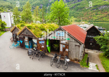 GEIRANGER, Norwegen - 30. JULI 2017: Geiranger ist eine kleine Ortschaft im region Sunnmore in Norwegen. Geiranger liegt auf den Geirangerfjord. Stockfoto