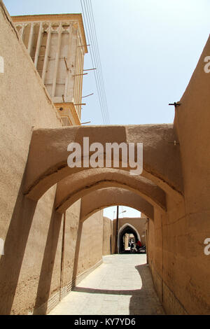 Bögen auf der Straße in der Altstadt von Yazd, Iran Stockfoto