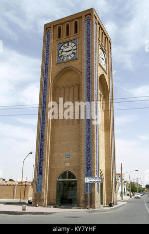 Clock Tower auf der Straße in Yazd, Iran Stockfoto