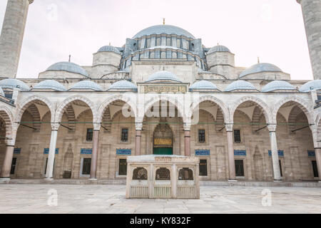 Innenhof in der Süleymaniye-moschee Istanbul Stockfoto