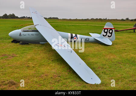 Elliotts von Newbury Eon Olympia 2b Vintage Segelflugzeug. Klassisches Segelflugzeug am Boden in Shoreham Stockfoto