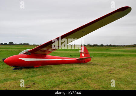 Elliotts von Newbury Eon Olympia 2b Vintage Segelflugzeug. Klassisches Segelflugzeug am Boden in Shoreham Stockfoto