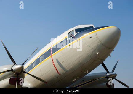 Alte zweimotorige Turboprop Flugzeug Stockfoto