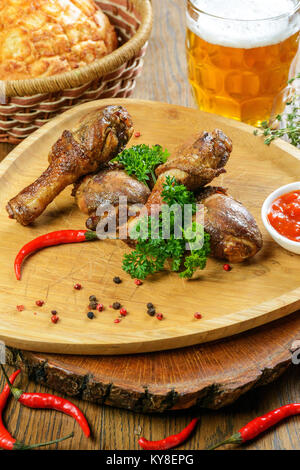 Gegrillte Hähnchenschenkel Stockfoto