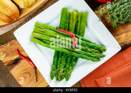 Geschmorte würzige Spargel Stockfoto