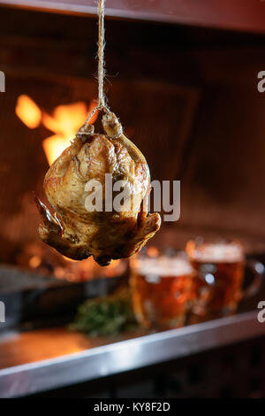 Gehängt Chicken Grill Stockfoto