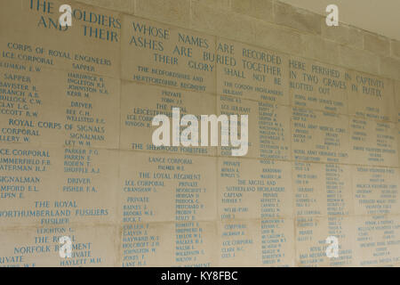 Kanchanaburi War Cemetery, wo tausende von alliierten Kriegsgefangenen, die in der berüchtigten Thailand nach Burma Tod Eisenbahn während des 2. Weltkriegs gestorben begraben sind. Stockfoto