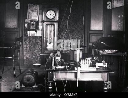 Experimentallabor von Emil Szvetics, dokumentiert wissenschaftliche Forschung, Apparate und experimentelle Praktiken unter kontrollierten Bedingungen Stockfoto