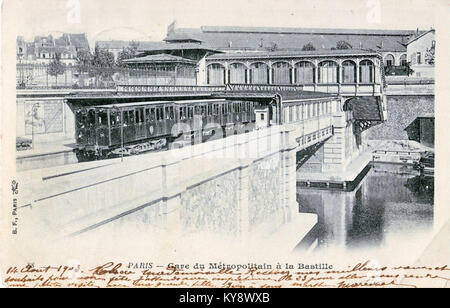 PARIS - Gare du Metropolitain à la Bastille Stockfoto