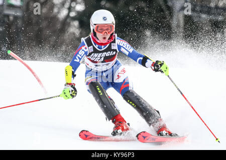 ZAGREB, KROATIEN - 3. JANUAR 2018: tkachenko Ekaterina der Rus konkurriert während des Audi FIS Alpine Ski World Cup Frauen Slalom, Snow Queen Trophy 201 Stockfoto