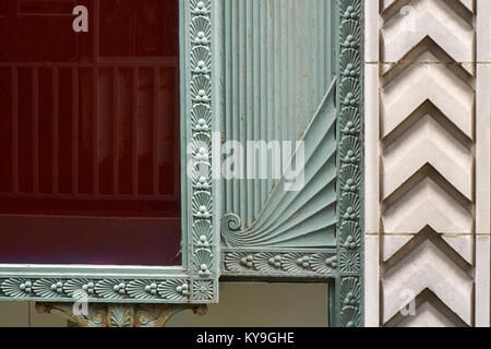 Detail der roten Glas Fenster und Frames in Chicago Gebäude Stockfoto