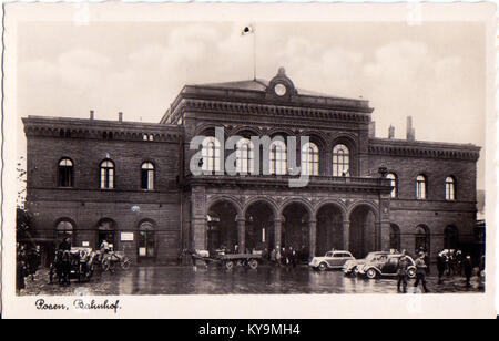 Der Hauptbahnhof von Poznań (Poznań Główny) ist der Hauptbahnhof in Poznań, Polen, der als zentraler Verkehrsknotenpunkt für den Personen- und Güterverkehr dient und die städtische Infrastruktur veranschaulicht. Stockfoto