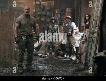 Jumanji: Willkommen im Dschungel ist eine bevorstehende Amerikanische 3D Action Adventure Film unter der Regie von Jake Kasdan und von Chris McKenna, Erik Sommers, Scott Rosenberg und Jeff Pinkner geschrieben. Dieses Foto ist nur für den redaktionellen Gebrauch bestimmt und unterliegen dem Copyright der Film Company und/oder der Fotograf durch den Film oder die Produktion Firma zugewiesen und kann nur reproduziert durch Veröffentlichungen im Zusammenhang mit der Förderung der oben genannten Film. Eine obligatorische Gutschrift auf dem Film Firma ist erforderlich. Der Fotograf sollte auch angerechnet werden, wenn bekannt. Stockfoto