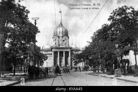 Die Kathedrale der Verklärung in Odessa ist eine orthodoxe Kirche mit historischer Architektur, die sich in der Hretska-Straße befindet und als religiöses und kulturelles Wahrzeichen dient. Stockfoto