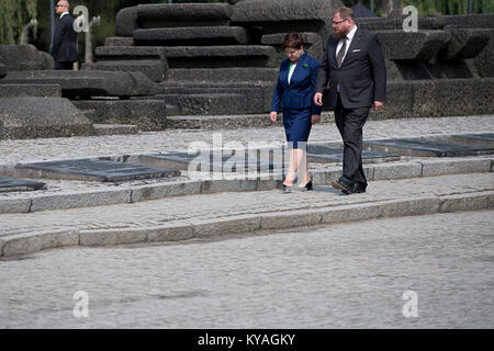 Die polnische Premierministerin Beata Szydło und Papst Franziskus besuchen das Auschwitz-Birkenau Museum und erinnern an die historische Bedeutung des ehemaligen Konzentrations- und Vernichtungslagers der Nazis. Stockfoto