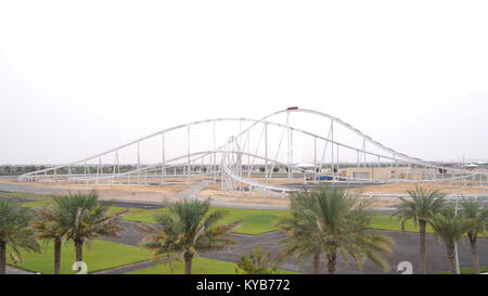 ABU DHABI, VEREINIGTE ARABISCHE EMIRATE - April 4th, 2014: Formel Rossa, die schnellste Achterbahn der Welt in Ferrari World Vergnügungspark auf Yas Island Stockfoto