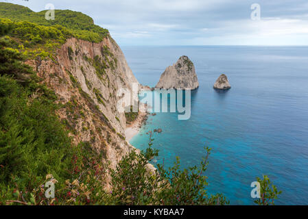 Die Mizithres, Kleine und Große. Beeindruckende Felsformationen auf Kap Keri, Zakynthos Insel. Griechenland. Stockfoto