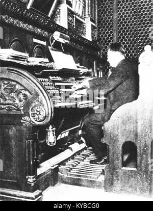 Die sauer Orgel OP. 660 in der Kaiser-Wilhelm-Gedächtniskirche in Berlin ist ein historisch bedeutendes Musikinstrument, das den Orgelbau des frühen 20. Jahrhunderts demonstriert. Stockfoto