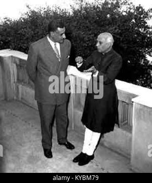 Nasser Teilnahme an einem Abendessen an der indischen Botschaft in Kairo zu Ehren des indischen Ministerpräsidenten Jawaharlal Nehru (05) Stockfoto