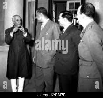 Nasser Teilnahme an einem Abendessen an der indischen Botschaft in Kairo zu Ehren des indischen Ministerpräsidenten Jawaharlal Nehru (07) Stockfoto