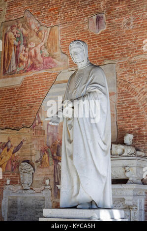 Die Marmorstatue von Leonardo Fibonacci von Giovanni Paganucci in der monumentalen Friedhof (Camposanto Monumentale) - Pisa, Toskana, Italien Stockfoto