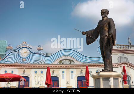 Wien, ÖSTERREICH - August 17, 2012: Blick auf die Statue am Eingang zum Prater Magier Basilio Calafati im Prater in Wien, Stockfoto