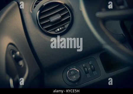 Details der Klimaanlage und steuert der modernen Auto Stockfoto