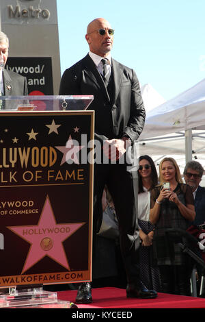 Dwayne Johnson mit Stern auf dem Hollywood Walk of Fame geehrt Mit: Dwayne Johnson Wo: Hollywood, California, United States Wenn: 13 Dez 2017 Credit: FayesVision/WENN.com Stockfoto