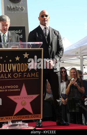 Dwayne Johnson mit Stern auf dem Hollywood Walk of Fame geehrt Mit: Dwayne Johnson Wo: Hollywood, California, United States Wenn: 13 Dez 2017 Credit: FayesVision/WENN.com Stockfoto