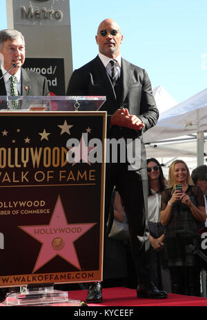 Dwayne Johnson mit Stern auf dem Hollywood Walk of Fame geehrt Mit: Dwayne Johnson Wo: Hollywood, California, United States Wenn: 13 Dez 2017 Credit: FayesVision/WENN.com Stockfoto