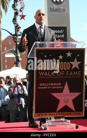 Dwayne Johnson mit Stern auf dem Hollywood Walk of Fame geehrt Mit: Dwayne Johnson Wo: Hollywood, California, United States Wenn: 13 Dez 2017 Credit: FayesVision/WENN.com Stockfoto